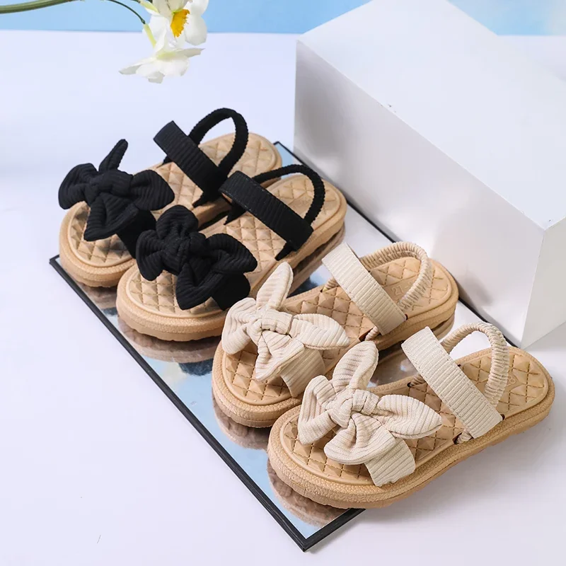 New Girls Open-toe Beach Slippers Summer Trend Bow Children's Fashion Flat Sandals Versatile Simple Princess Causal Kids Sandals
New Girls Open-toe Beach Slippers Summer Trend Bow Children's Fashion Flat Sandals Versatile Simple Princess Causal Kids Sandals