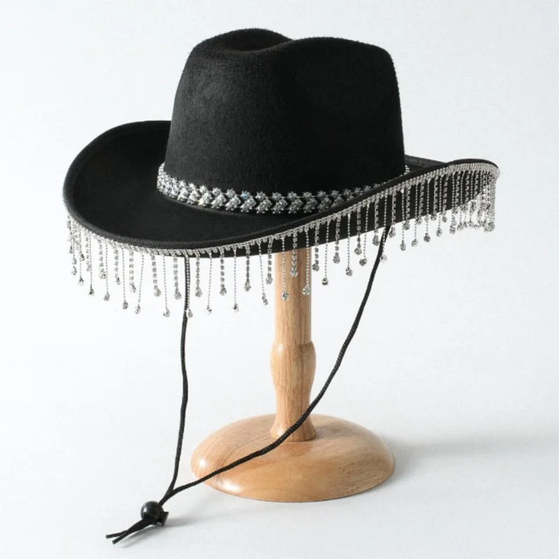 A gender-neutral hat with simple water tassel design for wedding balls
A gender-neutral hat with simple water tassel design for wedding balls
