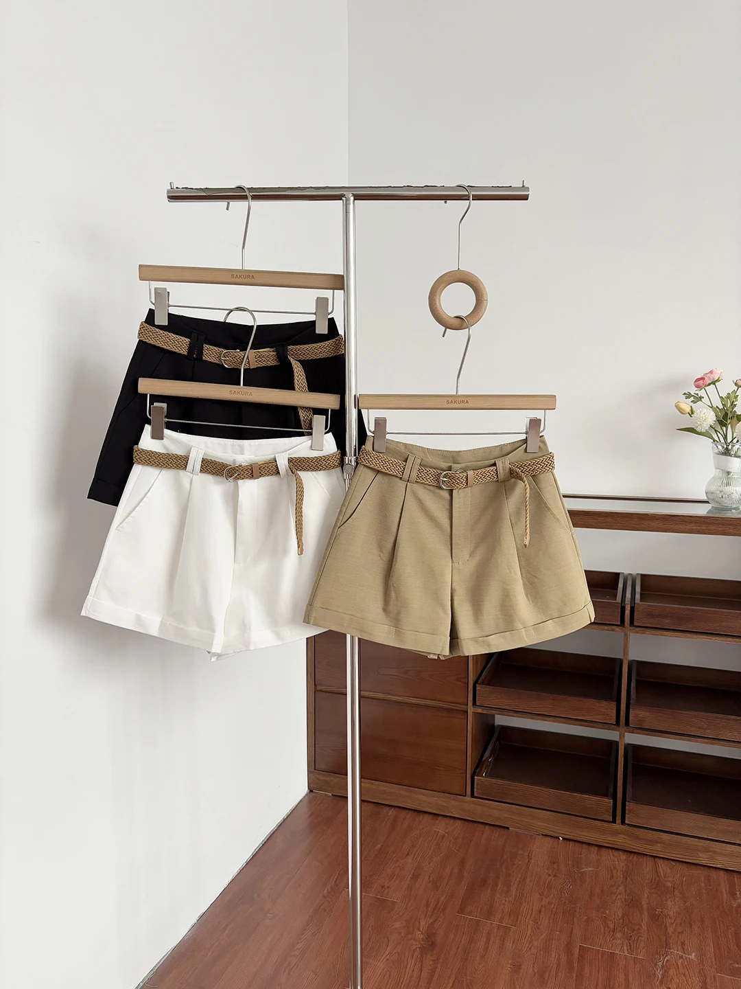 Korean Style Lazy Casual Loose Wide Leg Pants Women's High Waist Shorts Summer New Fashion Polyester Fiber Belt Included
Korean Style Lazy Casual Loose Wide Leg Pants Women's High Waist Shorts Summer New Fashion Polyester Fiber Belt Included