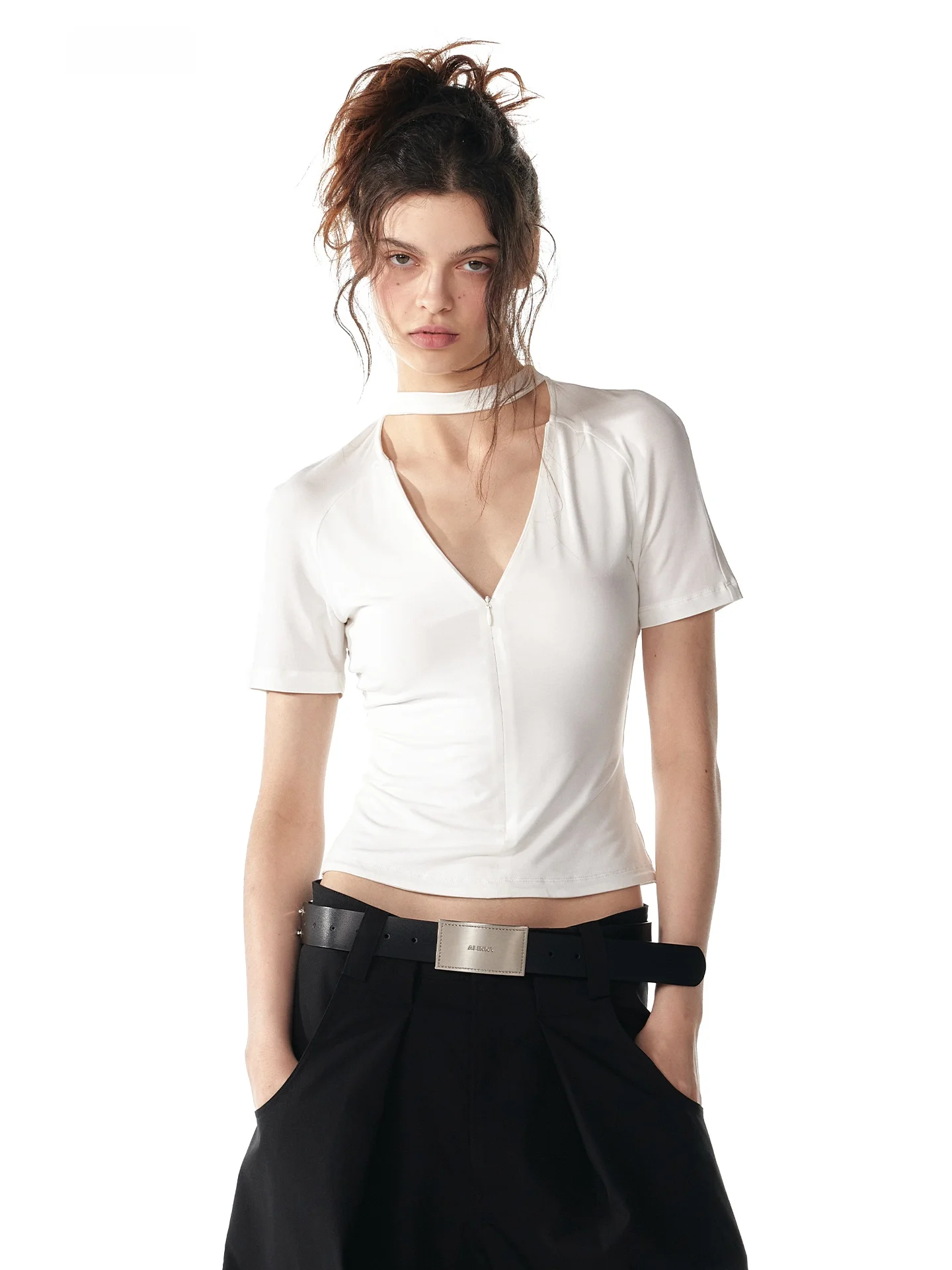 Женская модная футболка ALINNV Slim Fit с V-образным вырезом и коротким рукавом, с вставками на плечах, универсальная, летняя новинка из модала
Женская модная футболка ALINNV Slim Fit с V-образным вырезом и коротким рукавом, с вставками на плечах, универсальная, летняя новинка из модала