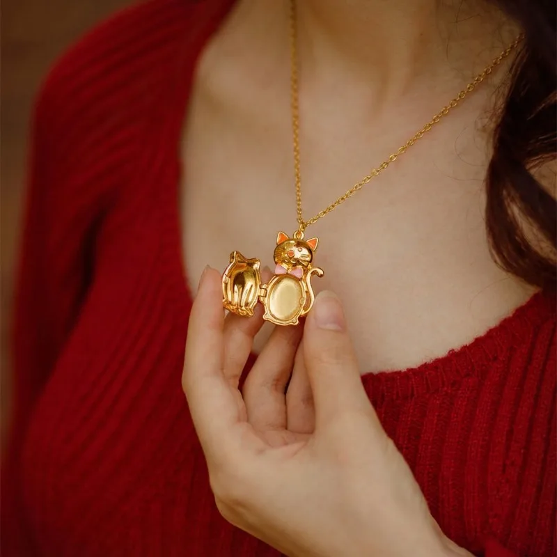 Golden Sitting Cat Opening Pendant Necklace Cute Picture Box Valentine's Day Gift
Golden Sitting Cat Opening Pendant Necklace Cute Picture Box Valentine's Day Gift