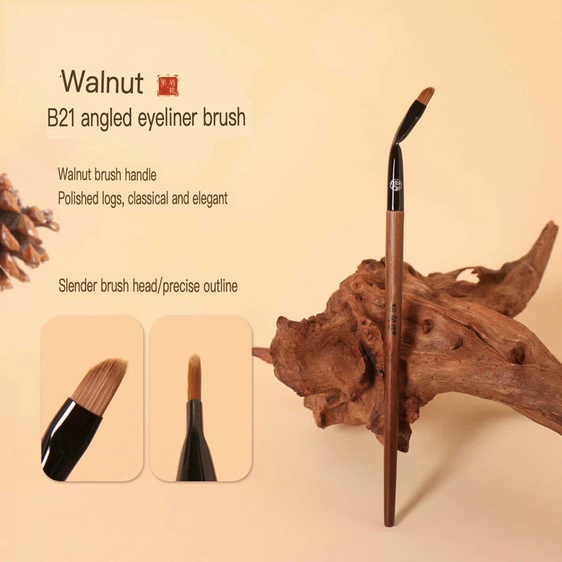 The Painter B21 Corner Eyeliner Brush Is A Multi-functional Makeup Brush For Drawing Tear Troughs, Eyelids Down To The Undereye
The Painter B21 Corner Eyeliner Brush Is A Multi-functional Makeup Brush For Drawing Tear Troughs, Eyelids Down To The Undereye