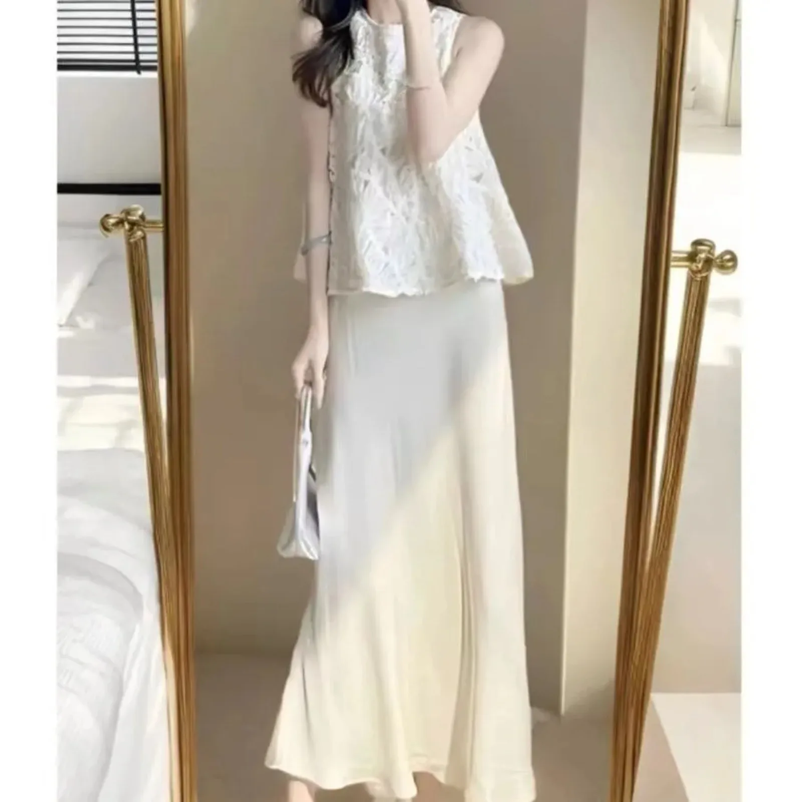 Women's Summer Graceful Hollow Out Tops Skirts Two Piece Suits Korean Lady Elegant Beige Vest Skirt Outfits New Clothing Female
Women's Summer Graceful Hollow Out Tops Skirts Two Piece Suits Korean Lady Elegant Beige Vest Skirt Outfits New Clothing Female