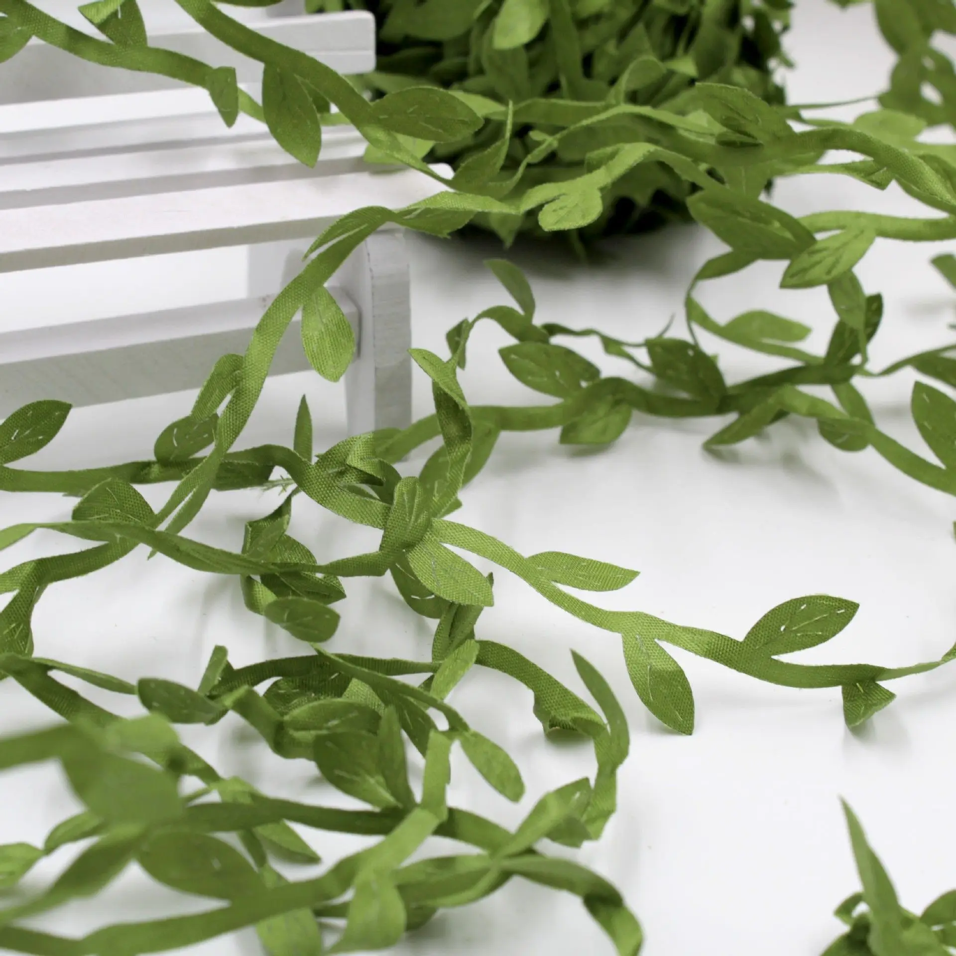 100cm Artificial vine Small leaflet rope Wreath Plant Vine Home Wedding Activity wreath Outdoor Garden Festival DIY gift Decor
100cm Artificial vine Small leaflet rope Wreath Plant Vine Home Wedding Activity wreath Outdoor Garden Festival DIY gift Decor