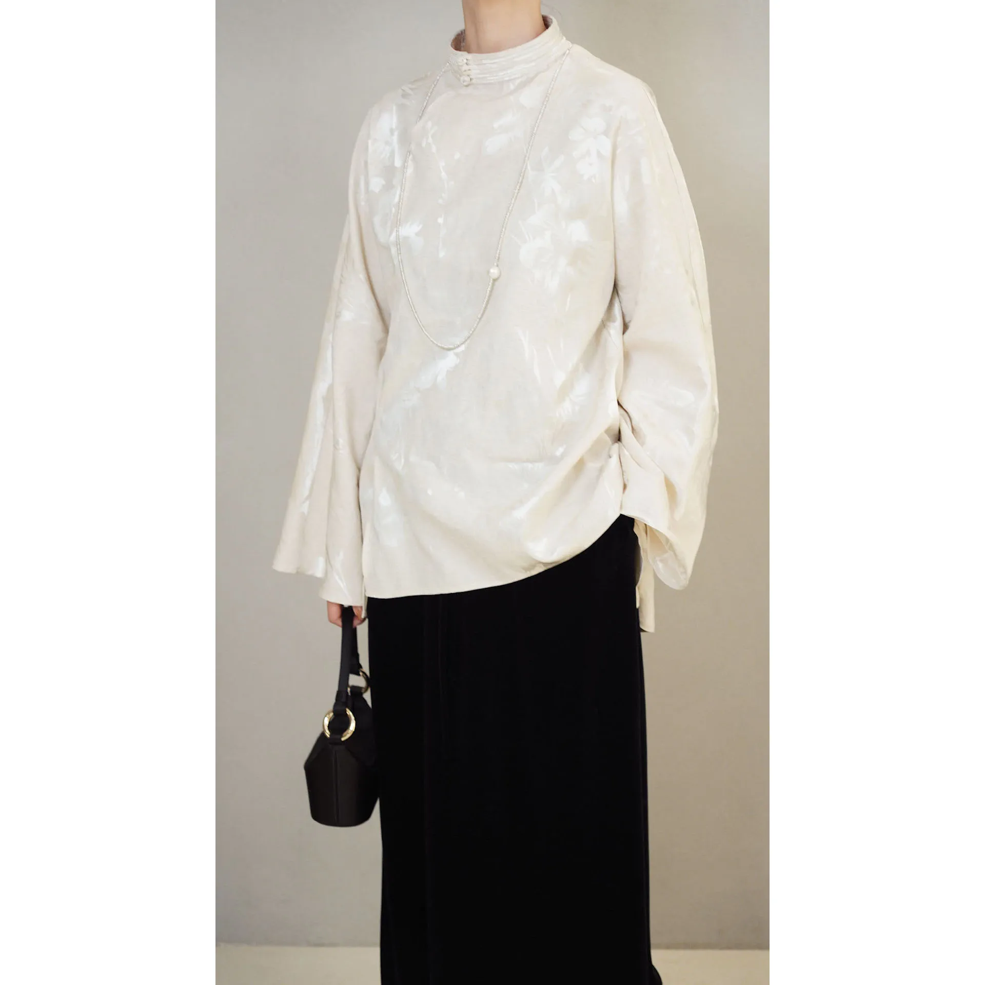 Ele High Collar Silk irt Women's Floral Embroidery Traditional Chinese Sle Top Silk Silk irt for Ladies
Ele High Collar Silk irt Women's Floral Embroidery Traditional Chinese Sle Top Silk Silk irt for Ladies