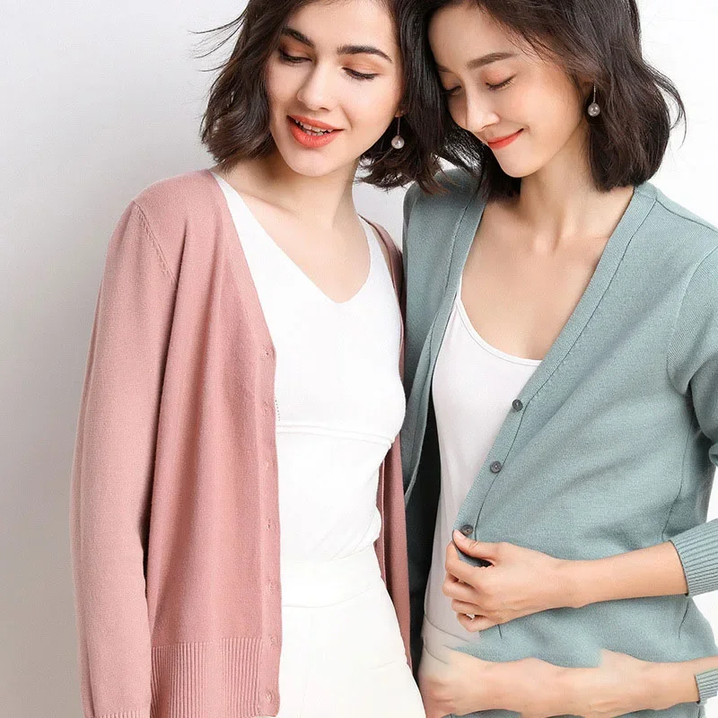 Nice 2025 Women's Clothing Spring Autumn Cardigan Sweaters Season New Korean Solid Color Fashion V-neck High End Knitwear Cardig
Nice 2025 Women's Clothing Spring Autumn Cardigan Sweaters Season New Korean Solid Color Fashion V-neck High End Knitwear Cardig