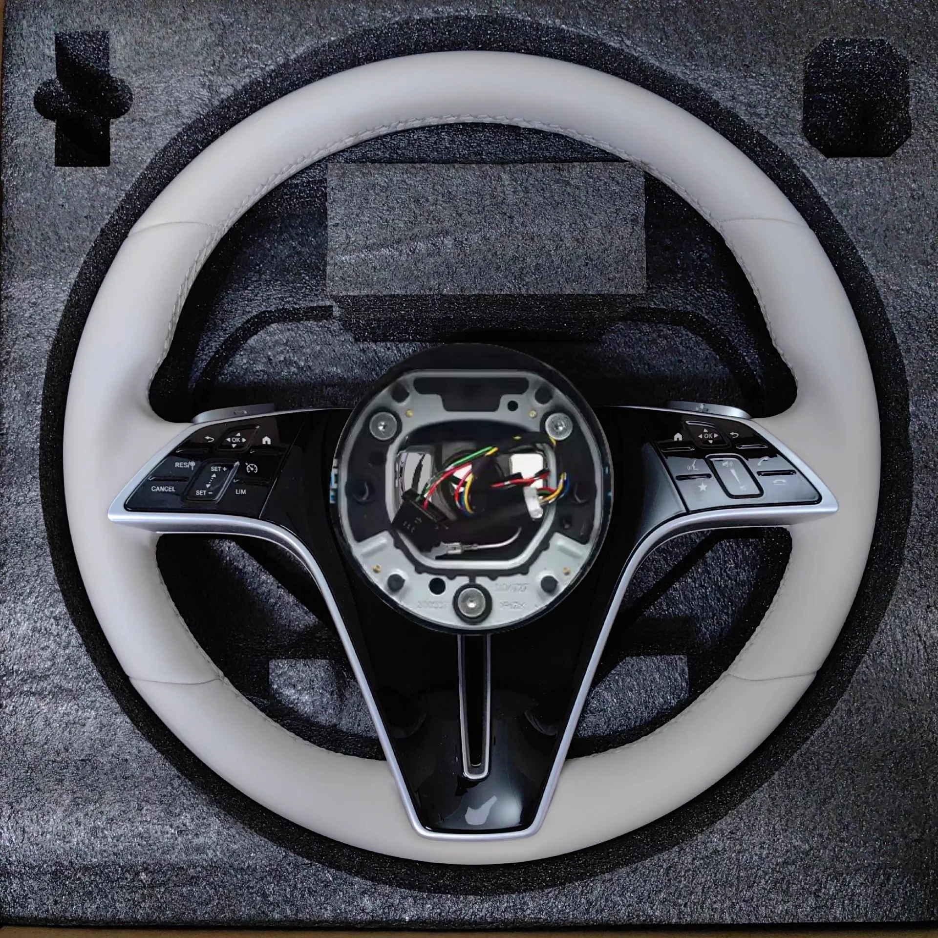 High Quality Leather Steering Wheel Suitable for Mercedes Benz AMG GLC X253 C253 GLS X167 W223 W213 W203 W205 AMG Class
High Quality Leather Steering Wheel Suitable for Mercedes Benz AMG GLC X253 C253 GLS X167 W223 W213 W203 W205 AMG Class