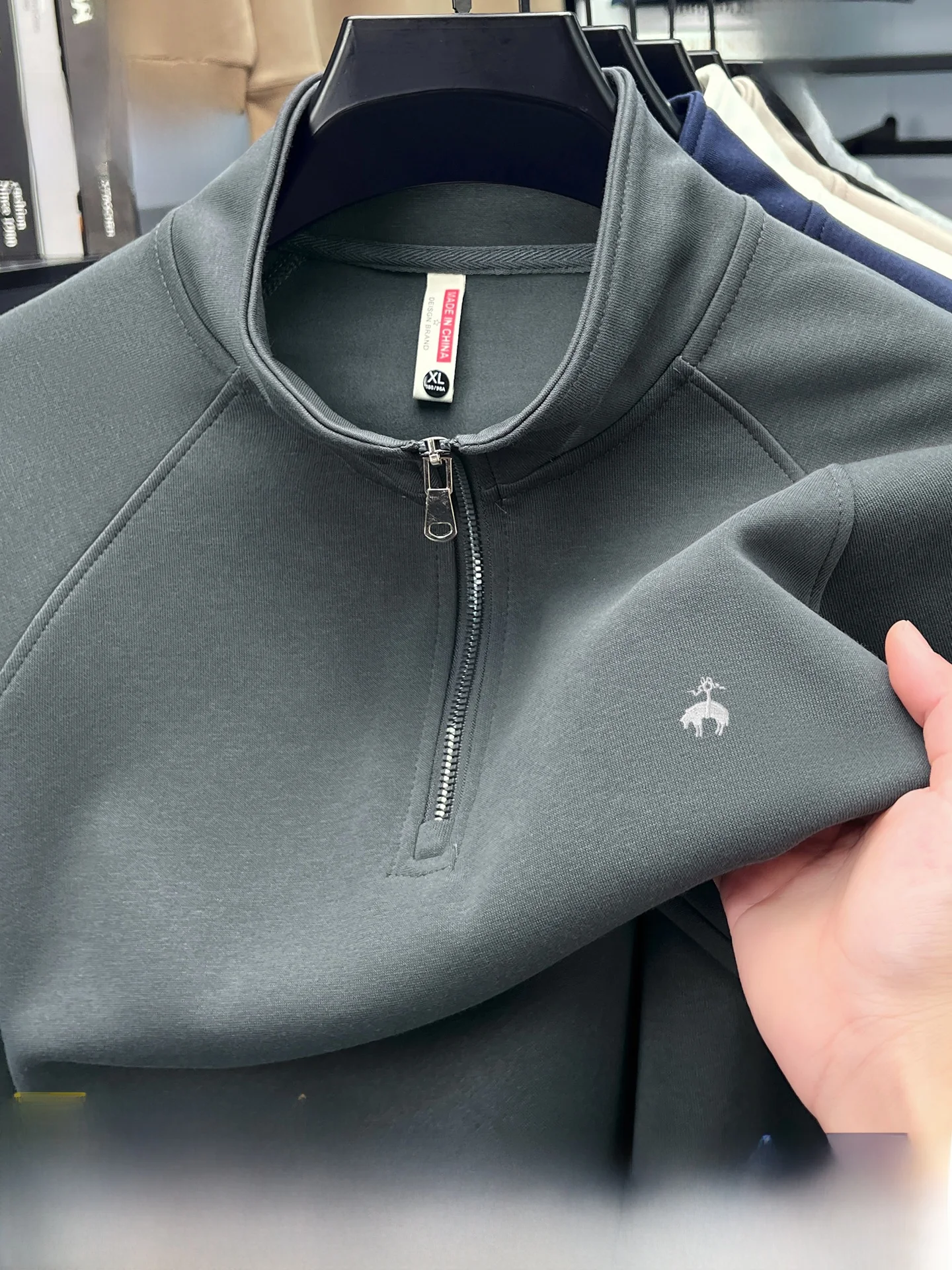 Book Brothers Men's Casual Zip-Up Hoodie Embroidered Stand Collar Sweatirt Faionable Spor T-irt for Autumn
Book Brothers Men's Casual Zip-Up Hoodie Embroidered Stand Collar Sweatirt Faionable Spor T-irt for Autumn