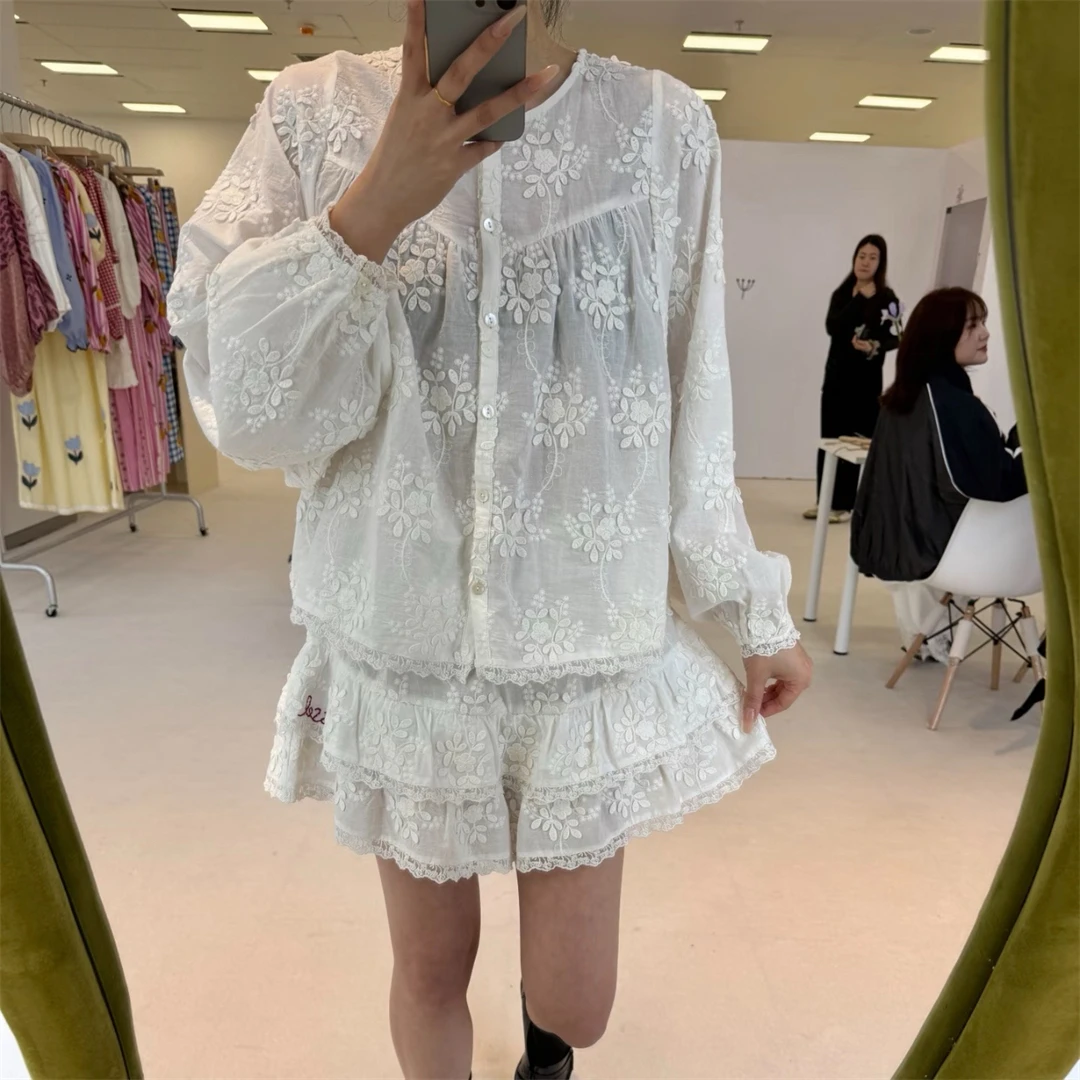 Siss Sweet Shirt Shorts Set Spring Summer 2026 3D Floral Embroidery French Style Loose Fit Cotton Long Sleeve round Neck
Siss Sweet Shirt Shorts Set Spring Summer 2026 3D Floral Embroidery French Style Loose Fit Cotton Long Sleeve round Neck