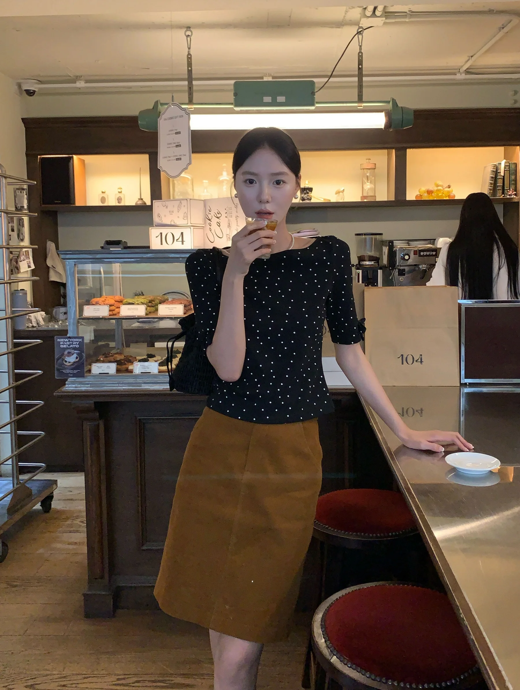 Современная еженедельная вельветовая прямая юбка с большим цветком в стиле ретро, аосфера, корейская хлопковая юбка трапециевидной формы с дизайном на пуговицах
Современная еженедельная вельветовая прямая юбка с большим цветком в стиле ретро, аосфера, корейская хлопковая юбка трапециевидной формы с дизайном на пуговицах