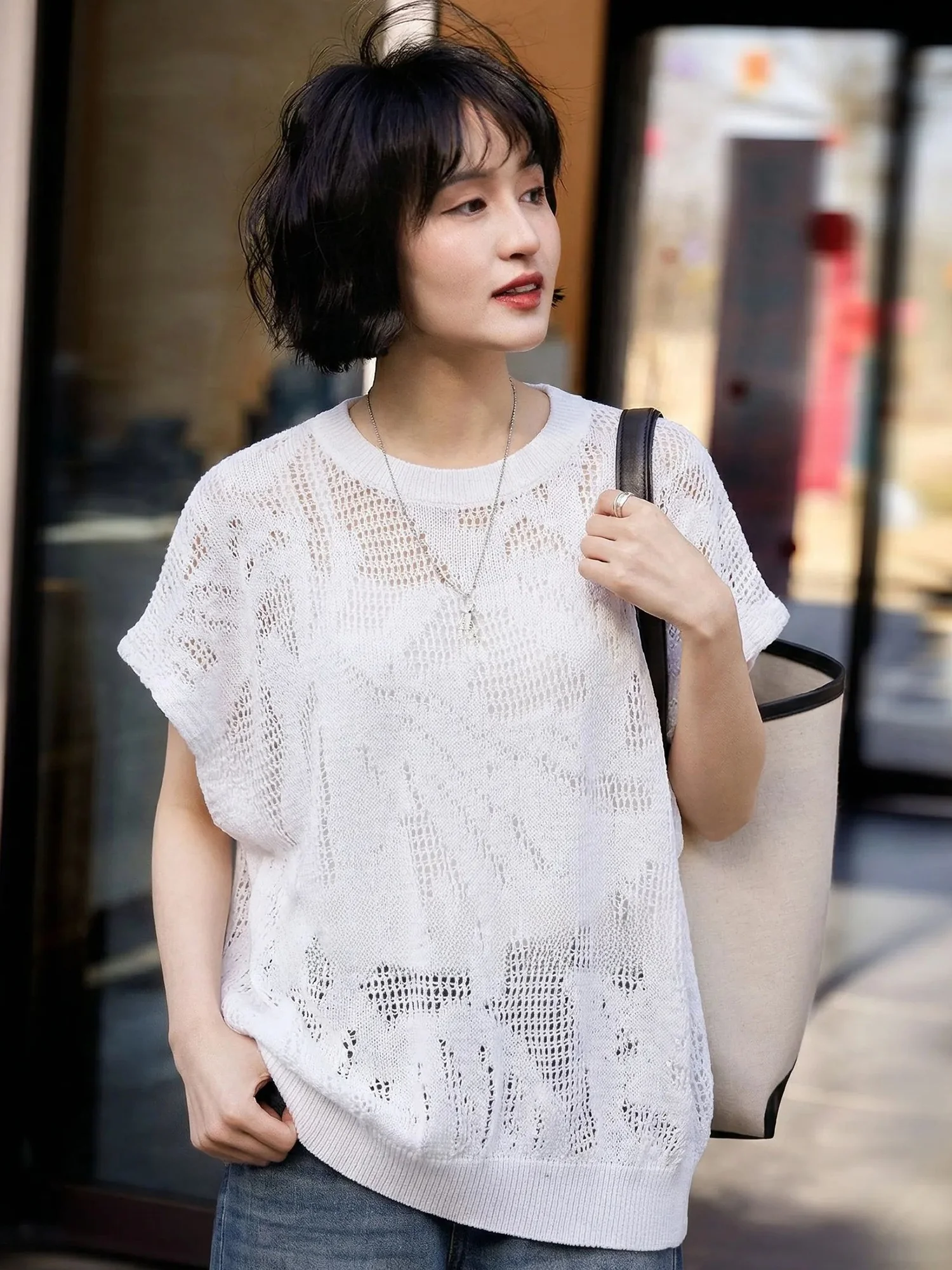 Chivirin Linen Knitted Shirt Women Summer White Short Sleeve round Neck Hollow out Design Casual Fashion Breathable Top
Chivirin Linen Knitted Shirt Women Summer White Short Sleeve round Neck Hollow out Design Casual Fashion Breathable Top