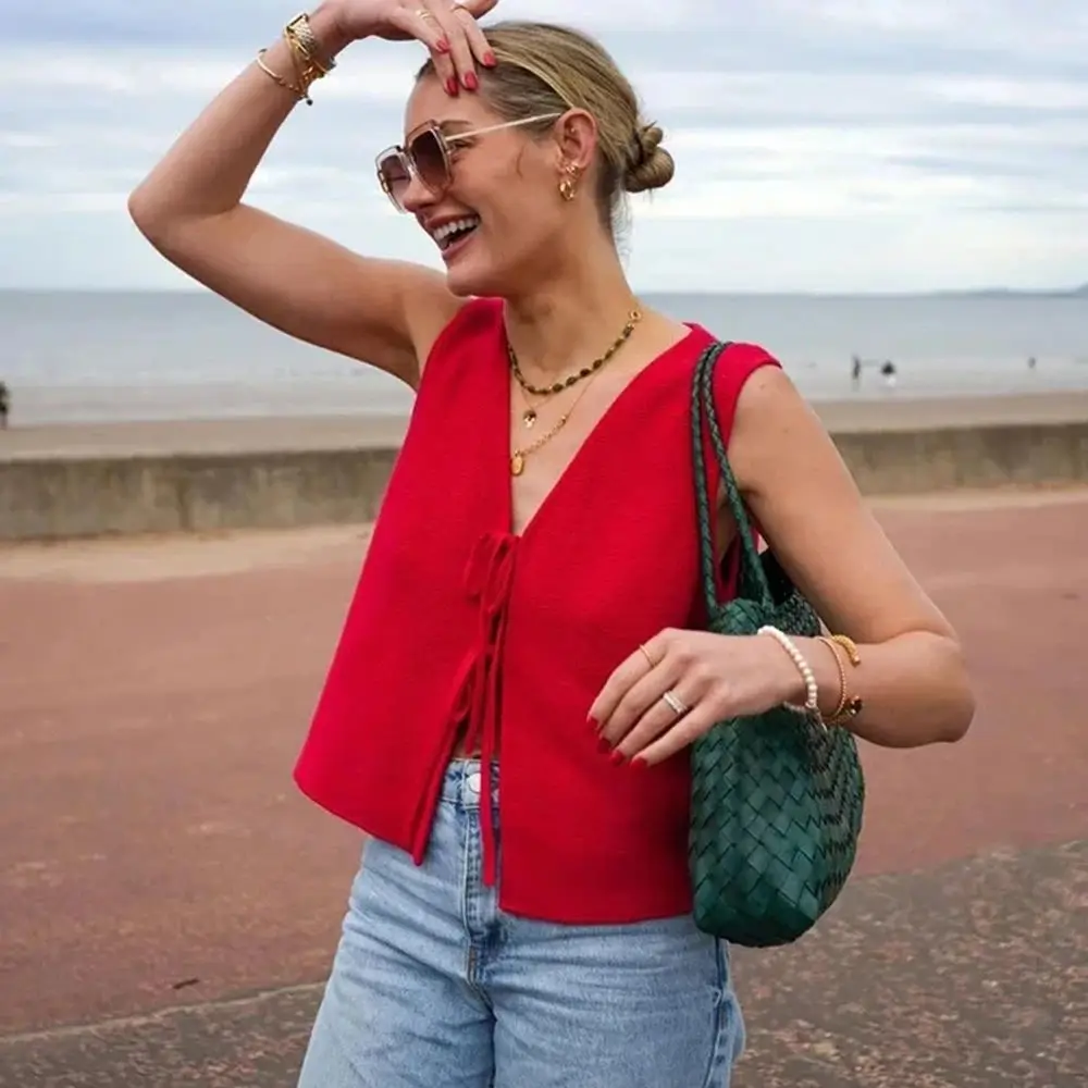 Женский белый вязаный жилет Aoaiiys с V-образным вырезом и ажурным дизайном, весенний модный жилет с шелковым наполнителем, без бренда, без регистрации.
Женский белый вязаный жилет Aoaiiys с V-образным вырезом и ажурным дизайном, весенний модный жилет с шелковым наполнителем, без бренда, без регистрации.