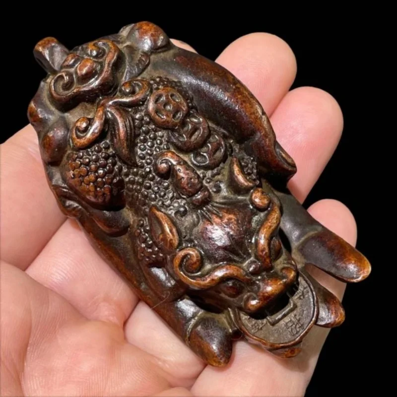 Retro antique bronze palm mounted Pixiu divine beast ornament tea pet handle sculpture
Retro antique bronze palm mounted Pixiu divine beast ornament tea pet handle sculpture 