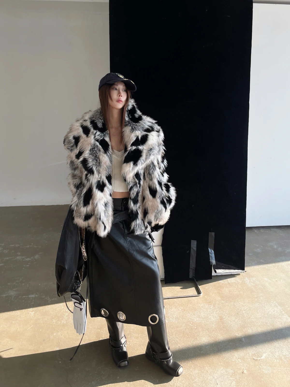 Женская зимняя теплая шуба Sermeet с цветочным принтом, высококачественная, экологичная, с длинными рукавами, укороченная, в винтажном стиле
Женская зимняя теплая шуба Sermeet с цветочным принтом, высококачественная, экологичная, с длинными рукавами, укороченная, в винтажном стиле