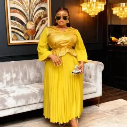 Plus Size Women's Yellow Sequin Patchwork Dress for Chubby Women, Waist-cinching Slimming Pleated Long Dress for Banquets Y2k
Plus Size Women's Yellow Sequin Patchwork Dress for Chubby Women, Waist-cinching Slimming Pleated Long Dress for Banquets Y2k