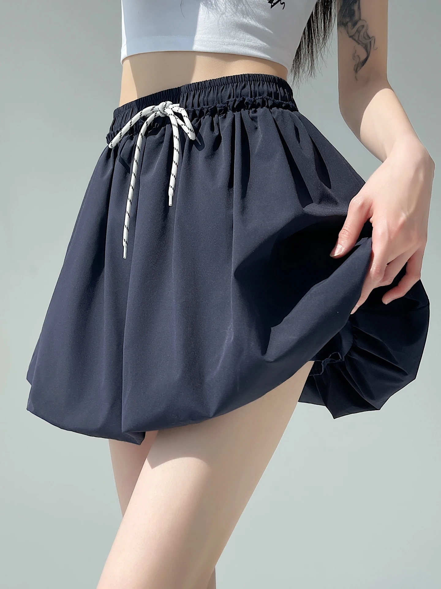 Sporty High Waist Women's Skirt in Dark Blue with Flower Buds Anti-Light A-Line Lantern Fullness Half-length Skirt
Sporty High Waist Women's Skirt in Dark Blue with Flower Buds Anti-Light A-Line Lantern Fullness Half-length Skirt