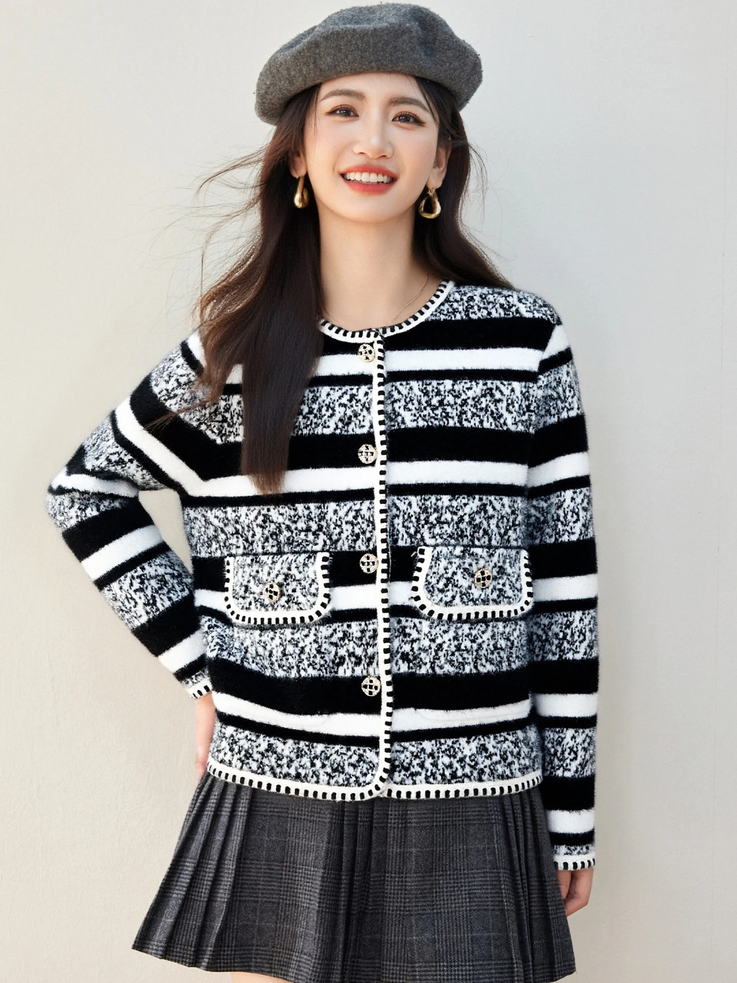 Осень 202, однобортная универсальная трикотажная рубашка с круглым вырезом для похудения, топ с длинными рукавами и цветными блоками
Осень 202, однобортная универсальная трикотажная рубашка с круглым вырезом для похудения, топ с длинными рукавами и цветными блоками