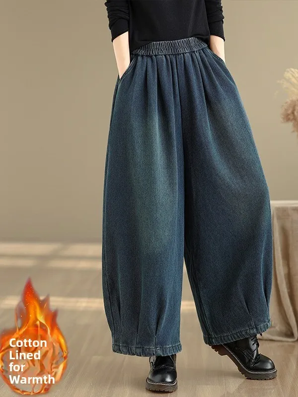 Джинсовые широкие брюки с талией в стиле ретро, женские свободные брюки больших размеров, прямые утягивающие брюки, новые китайские повседневные брюки на осень-зиму
Джинсовые широкие брюки с талией в стиле ретро, женские свободные брюки больших размеров, прямые утягивающие брюки, новые китайские повседневные брюки на осень-зиму