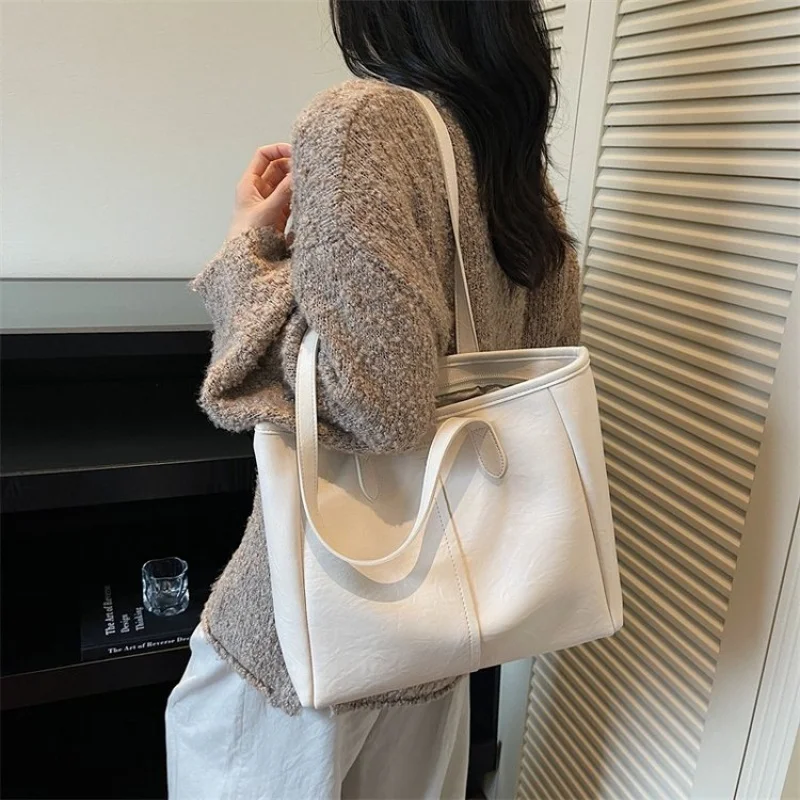 High-End Women's Tote Bag Made Of Mink-Print Leather Featuring Casual Scotland Famous Lasting Lightweight Look
High-End Women's Tote Bag Made Of Mink-Print Leather Featuring Casual Scotland Famous Lasting Lightweight Look
