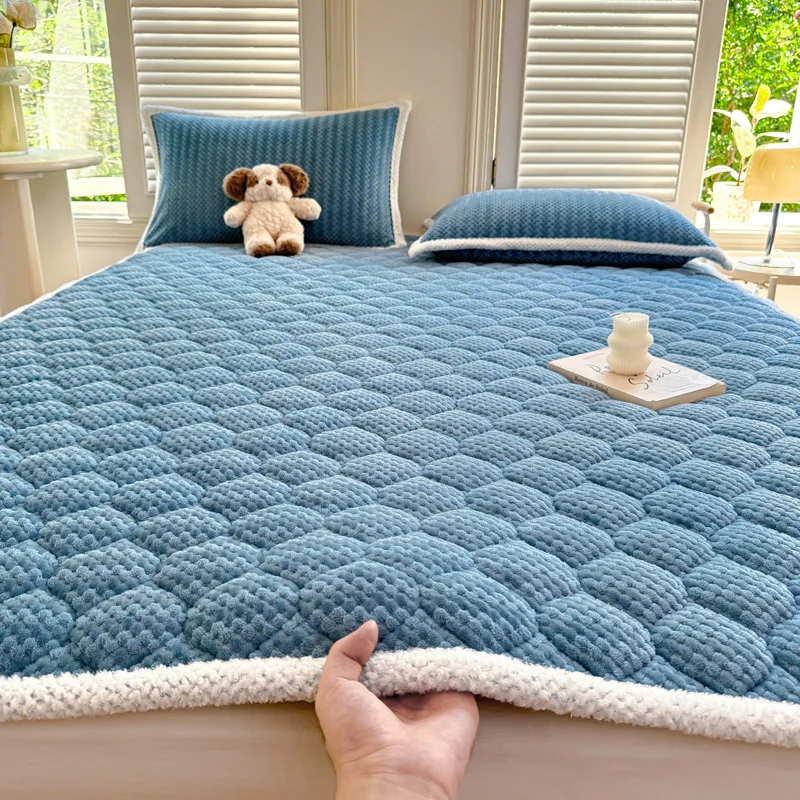 Thick Velvet Mattress Providing Warmth Softness Mattress Topper Warm Quilted Bed Sheet for Winter Warm Bedspread Double Bed Mat
Thick Velvet Mattress Providing Warmth Softness Mattress Topper Warm Quilted Bed Sheet for Winter Warm Bedspread Double Bed Mat