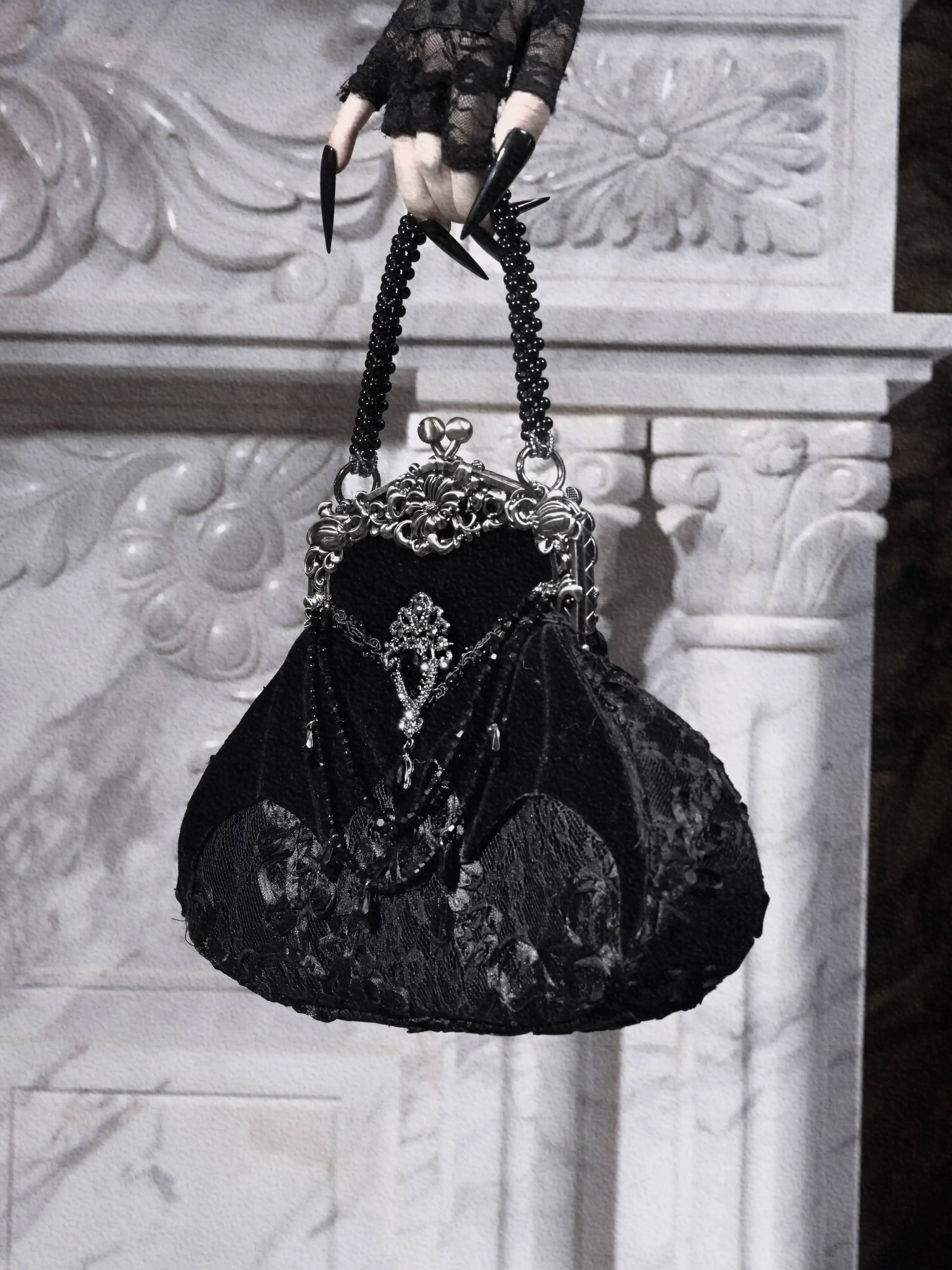Blood Transfusion◆Day Of Mourning Gothic Luxurious European Style Sparkling Diamond Velvet Bat Handbag
Blood Transfusion◆Day Of Mourning Gothic Luxurious European Style Sparkling Diamond Velvet Bat Handbag