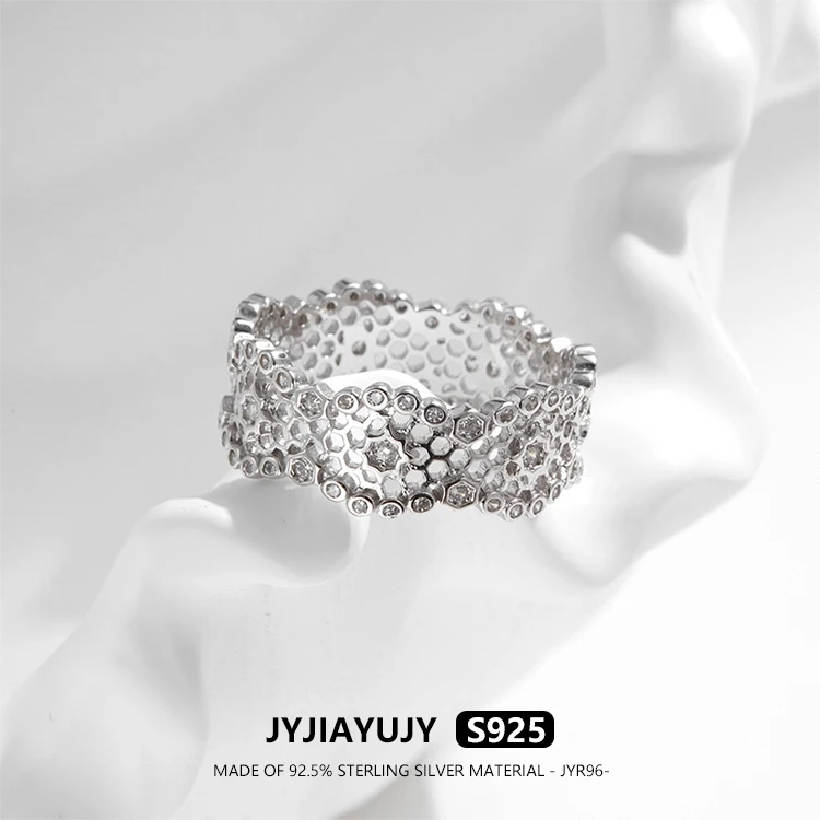 JYJIAYUJY 100% цельное оригинальное кольцо из стерлингового серебра S925, в наличии, полая сотовая поверхность, модные женские ювелирные изделия, подарок JYR96
JYJIAYUJY 100% цельное оригинальное кольцо из стерлингового серебра S925, в наличии, полая сотовая поверхность, модные женские ювелирные изделия, подарок JYR96