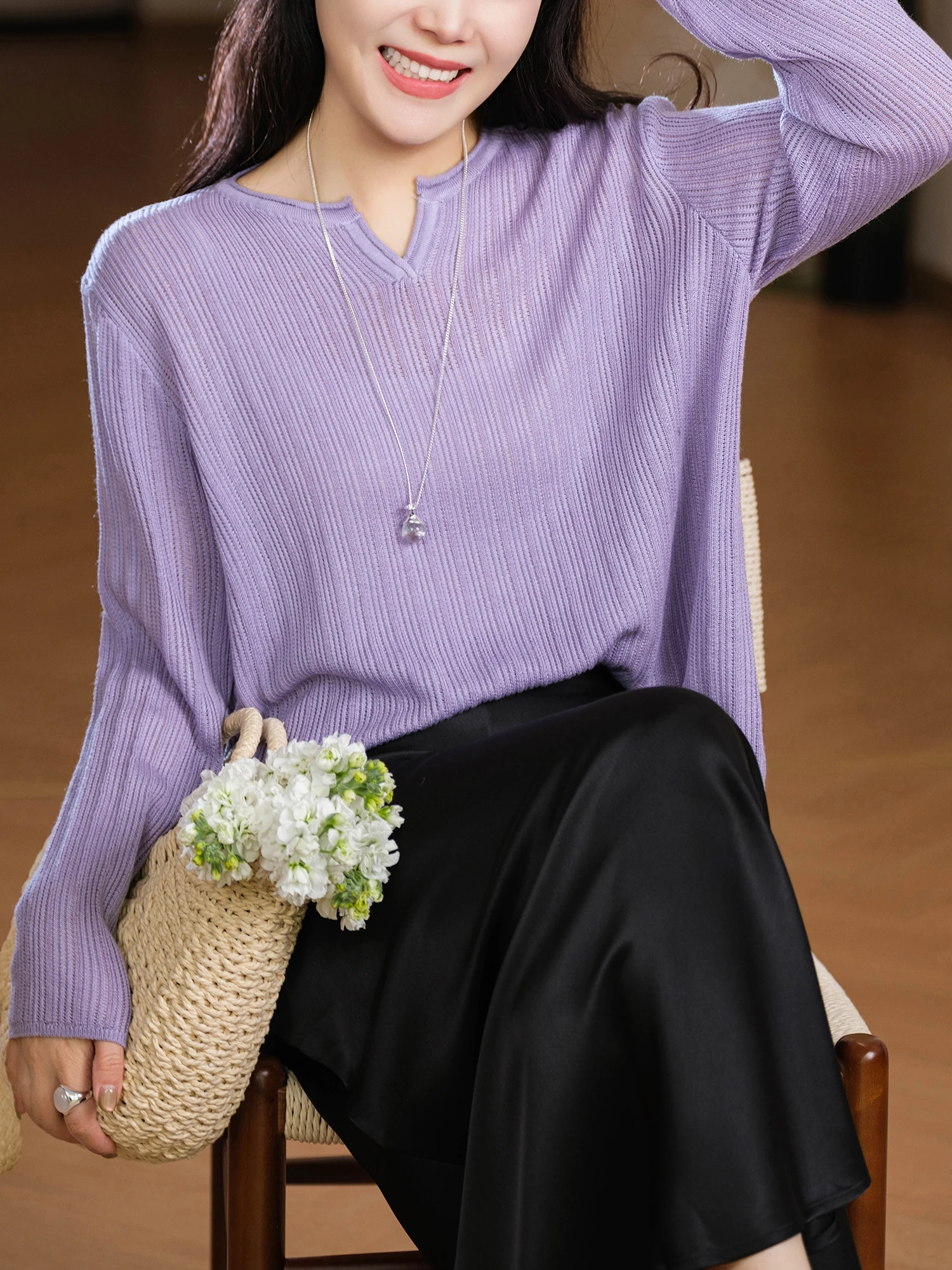 Эластичный вязаный свитер с V-образным вырезом и кашемиром, свободный крой, длинный рукав, женский, из премиальной шерстяной смеси, простой стиль
Эластичный вязаный свитер с V-образным вырезом и кашемиром, свободный крой, длинный рукав, женский, из премиальной шерстяной смеси, простой стиль