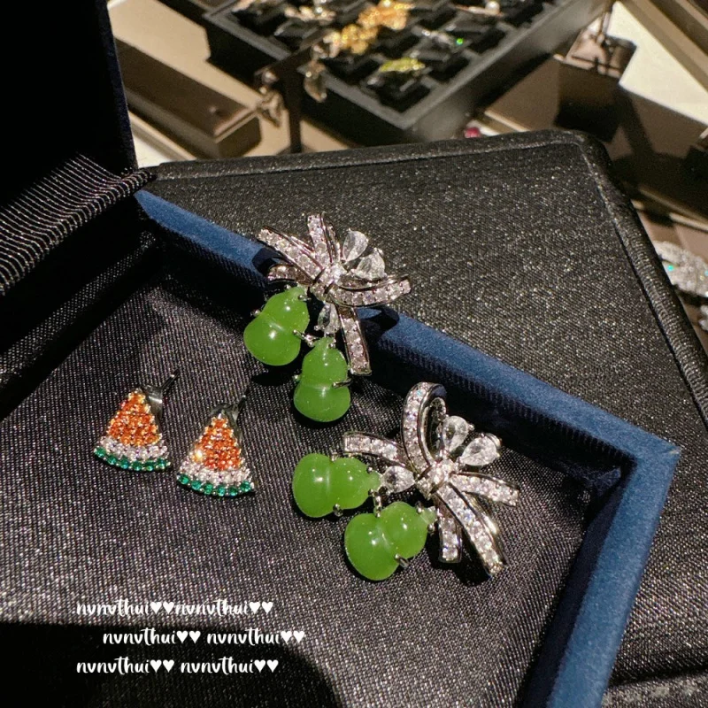Eight Treasures Lucky Green Chalcedony Gourd Bowknot Gemstone Earrings New Chinese Style Ice Jade Water Drop Gourd Zircon Ring
Eight Treasures Lucky Green Chalcedony Gourd Bowknot Gemstone Earrings New Chinese Style Ice Jade Water Drop Gourd Zircon Ring