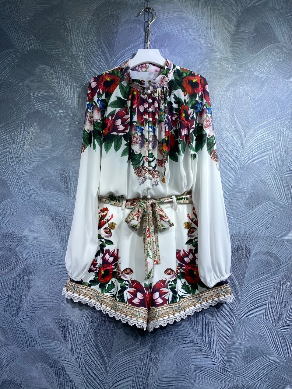 2023 Spring Summer Chic Women's Suit France Style High Quality Froal Print Shirt + Shorts Two Piece Set C496
2023 Spring Summer Chic Women's Suit France Style High Quality Froal Print Shirt + Shorts Two Piece Set C496