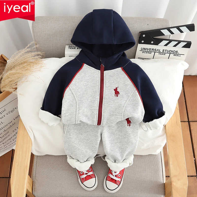 IYEAL 2025 Winter New Boys' Warm Polar Fleece Hooded Zipper Long Sleeve Set Baby Boys' Sports Pants Two Piece Set
IYEAL 2025 Winter New Boys' Warm Polar Fleece Hooded Zipper Long Sleeve Set Baby Boys' Sports Pants Two Piece Set