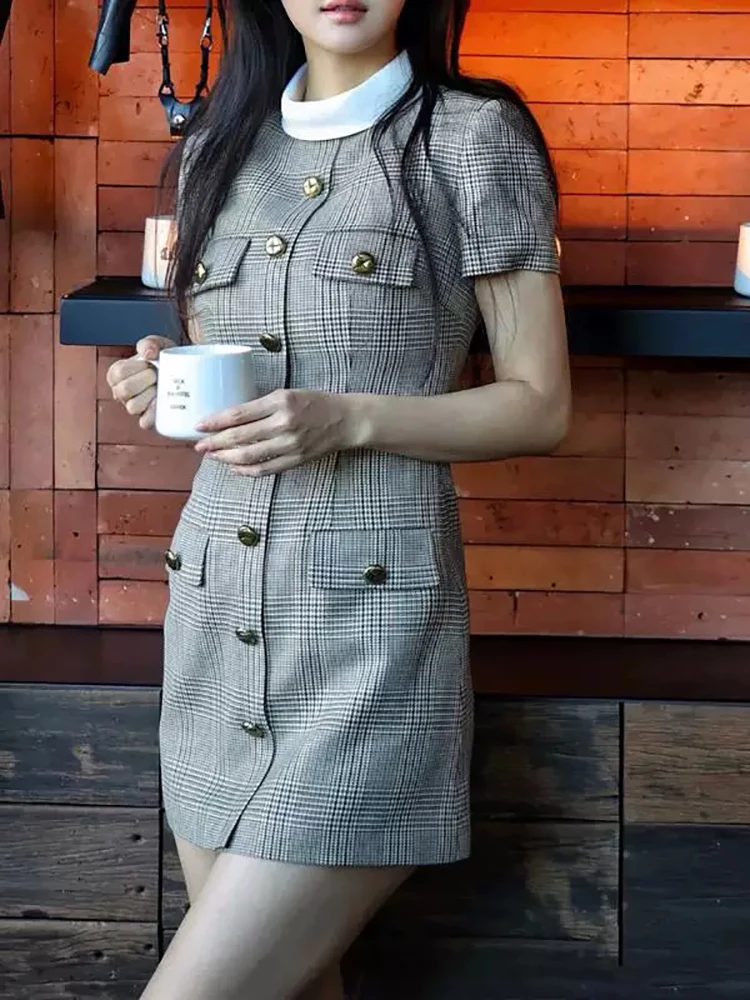 White turtleneck checked dress vintage wool blend single breasted short sleeve women's dress 2025 spring new
White turtleneck checked dress vintage wool blend single breasted short sleeve women's dress 2025 spring new