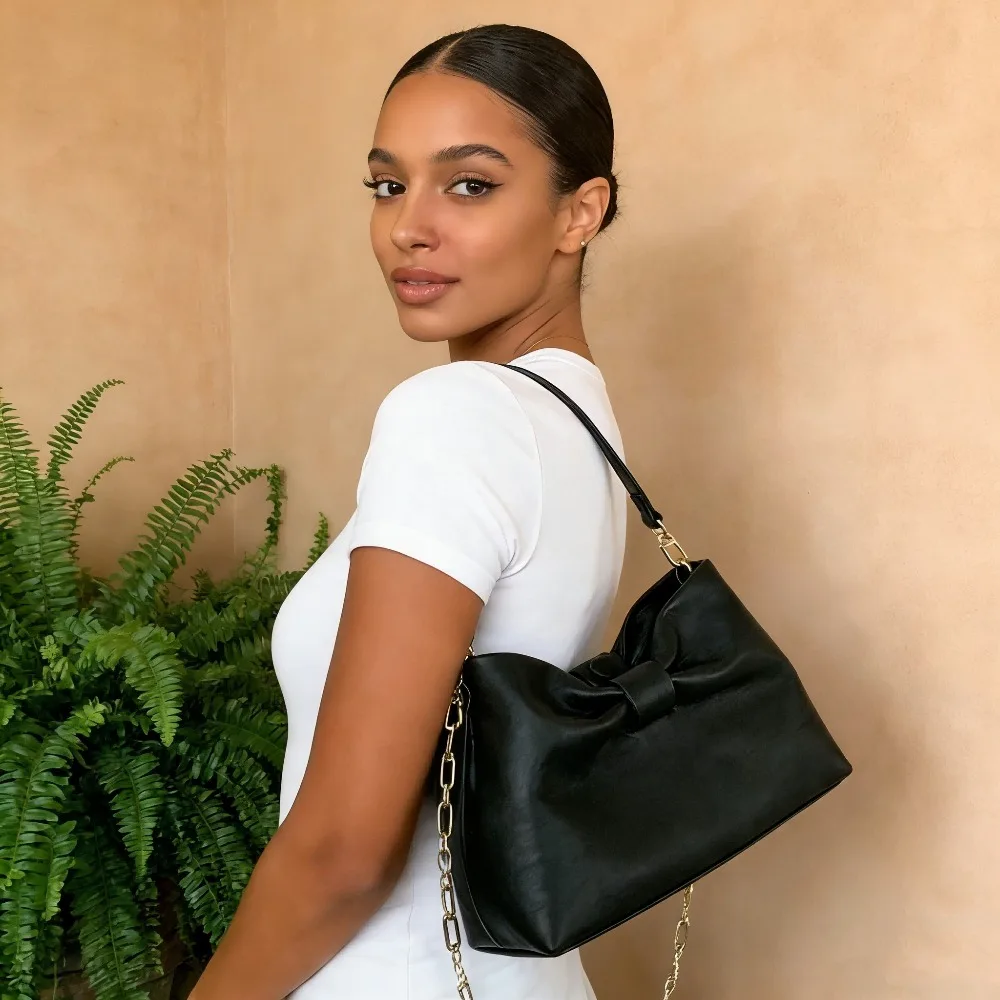 Sage Elite Black Quilted Leather Crossbody Bag with Adjustable Gold Chain Versatile Vintage Shoulder Purse for Women Daily Use
Sage Elite Black Quilted Leather Crossbody Bag with Adjustable Gold Chain Versatile Vintage Shoulder Purse for Women Daily Use