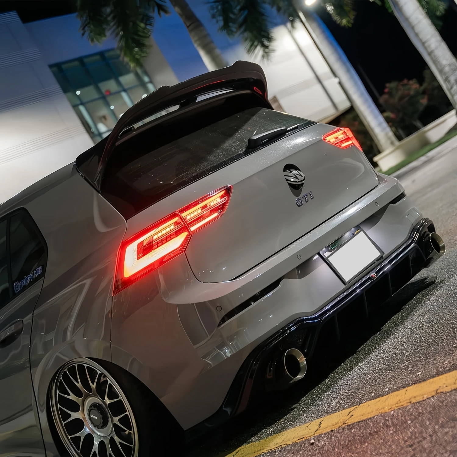 Gloss Black Maxton Style Car Rear Roof Spoiler Wings For VW Golf MK8 R GTI Clubsport 2020-2024 Tuning Rear Spoiler Cap Bodykits
Gloss Black Maxton Style Car Rear Roof Spoiler Wings For VW Golf MK8 R GTI Clubsport 2020-2024 Tuning Rear Spoiler Cap Bodykits