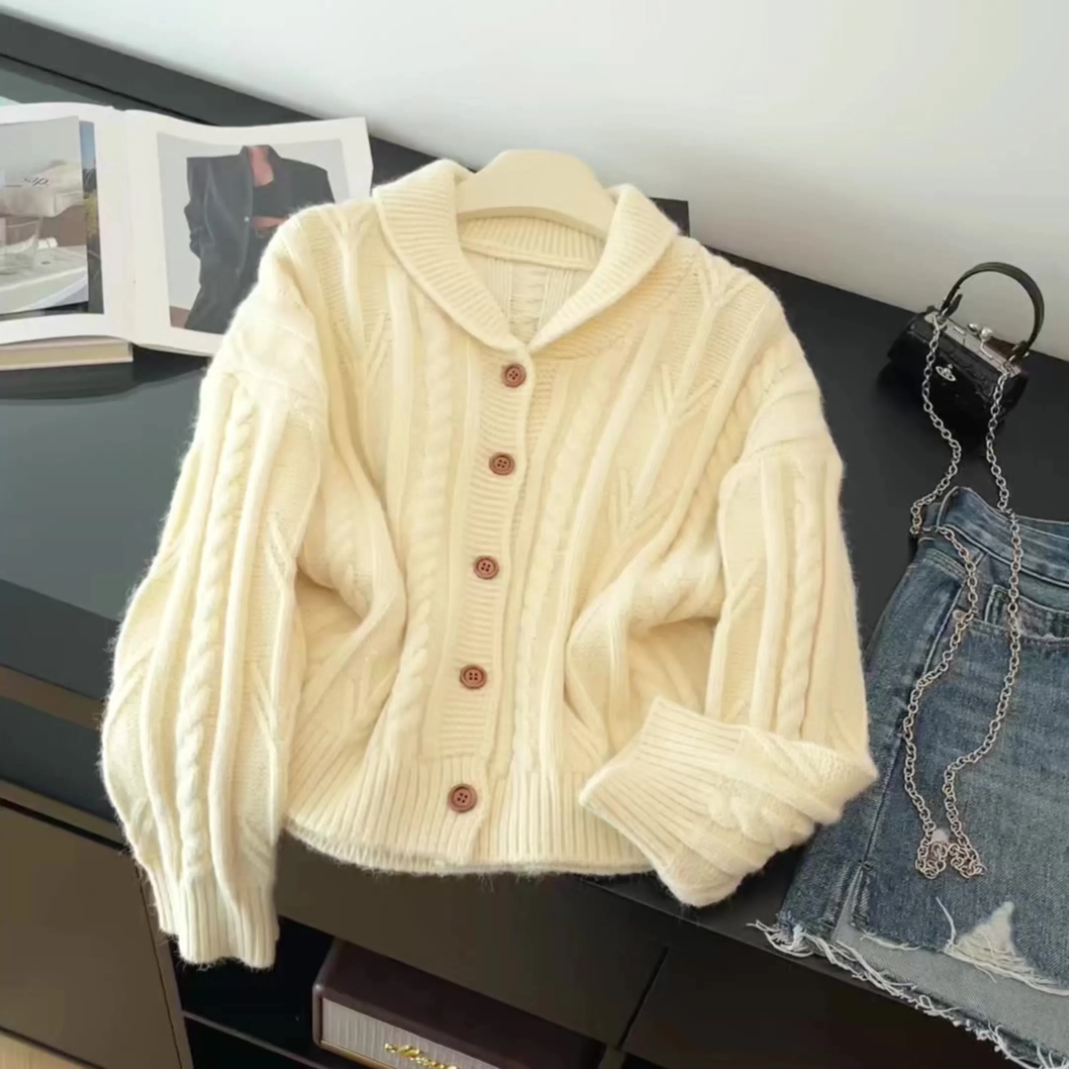 Women's Apricot Cardigan Sweater Korean Style 2000s Vintage Long Sleeves Cozy Cashmere Sweater For Women Clothes Spring Autumn
Women's Apricot Cardigan Sweater Korean Style 2000s Vintage Long Sleeves Cozy Cashmere Sweater For Women Clothes Spring Autumn