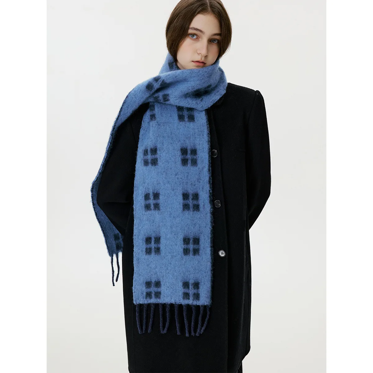 2025 Новый зимний высококачественный женский шарф с кисточками в виде вкусной полевой сетки, синее плюшевое теплое наружное пальто, шаль, ветрозащитный и морозостойкий шарф
2025 Новый зимний высококачественный женский шарф с кисточками в виде вкусной полевой сетки, синее плюшевое теплое наружное пальто, шаль, ветрозащитный и морозостойкий шарф