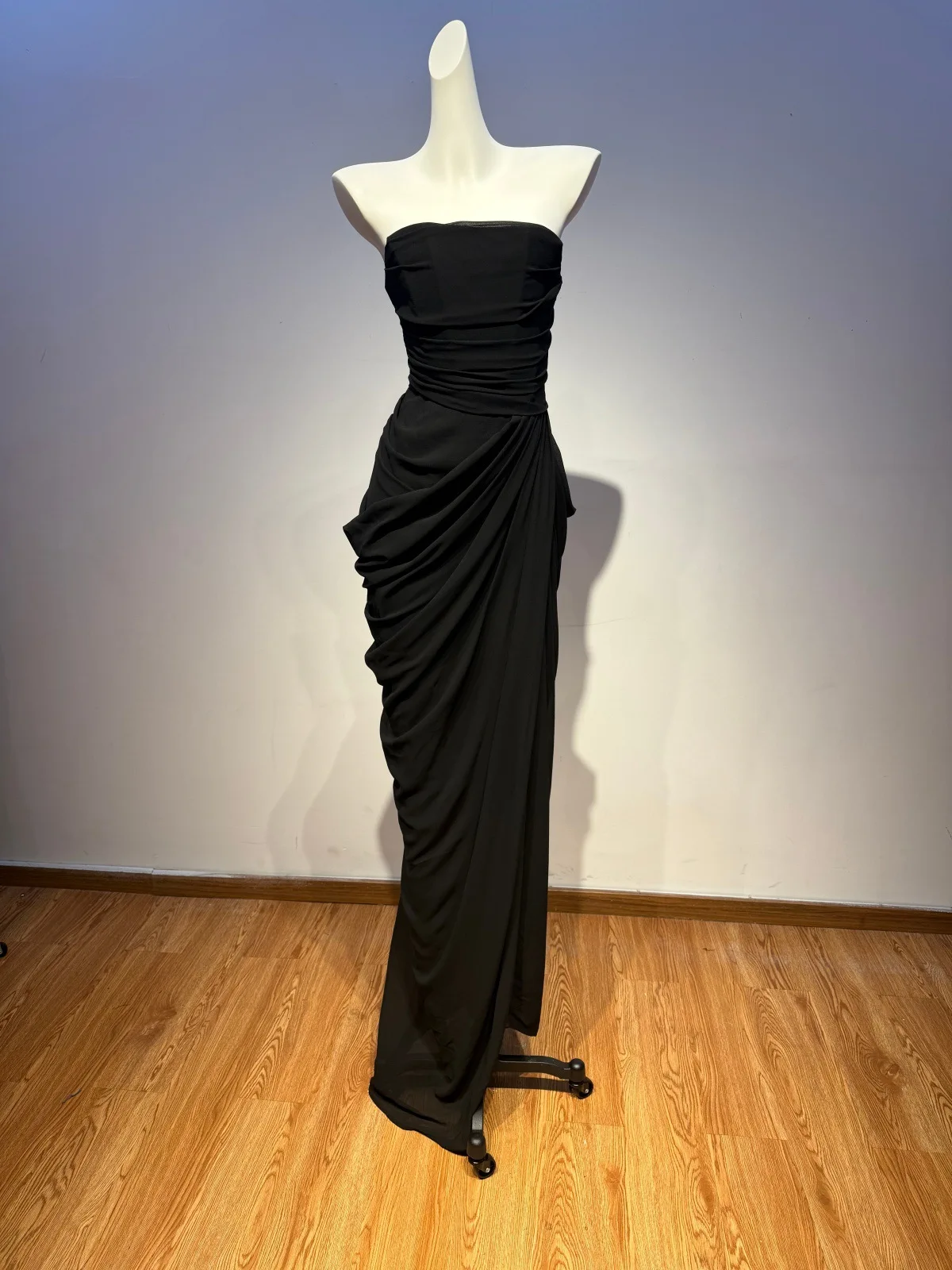 2026 Women Summer Celebrity Sexy Strapless Ruched Backless Black Maxi Long Dress Elegant Evening Club Party Dress
2026 Women Summer Celebrity Sexy Strapless Ruched Backless Black Maxi Long Dress Elegant Evening Club Party Dress