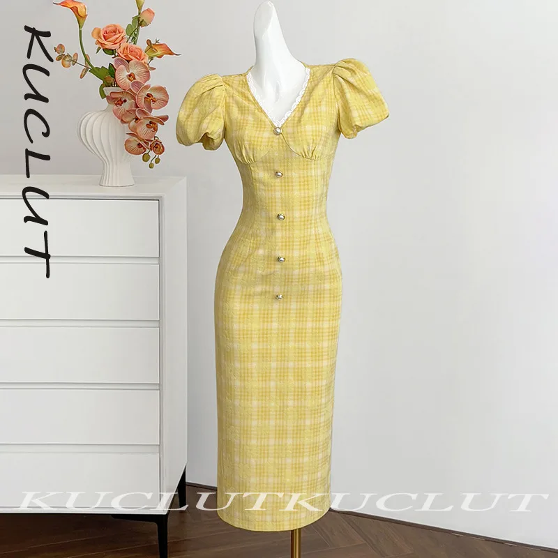 KUCLUT 2025 Fashion Women's Plaid Contrast Color Dresses For Women Elegant V-neck Mid-calf Dress Female Trendy New Items K81
KUCLUT 2025 Fashion Women's Plaid Contrast Color Dresses For Women Elegant V-neck Mid-calf Dress Female Trendy New Items K81