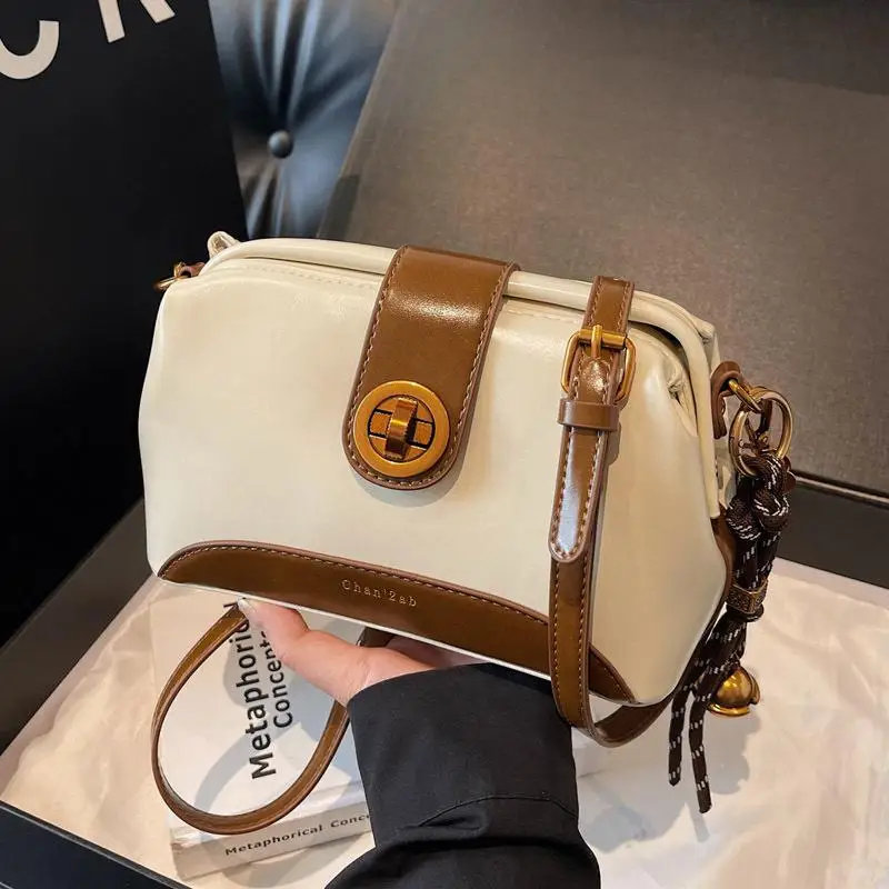 AS1033 Korean Niche Design Simple Retro Fashion Handbag Women's 2025 Spring New Casual Messenger Small Square Bag
AS1033 Korean Niche Design Simple Retro Fashion Handbag Women's 2025 Spring New Casual Messenger Small Square Bag