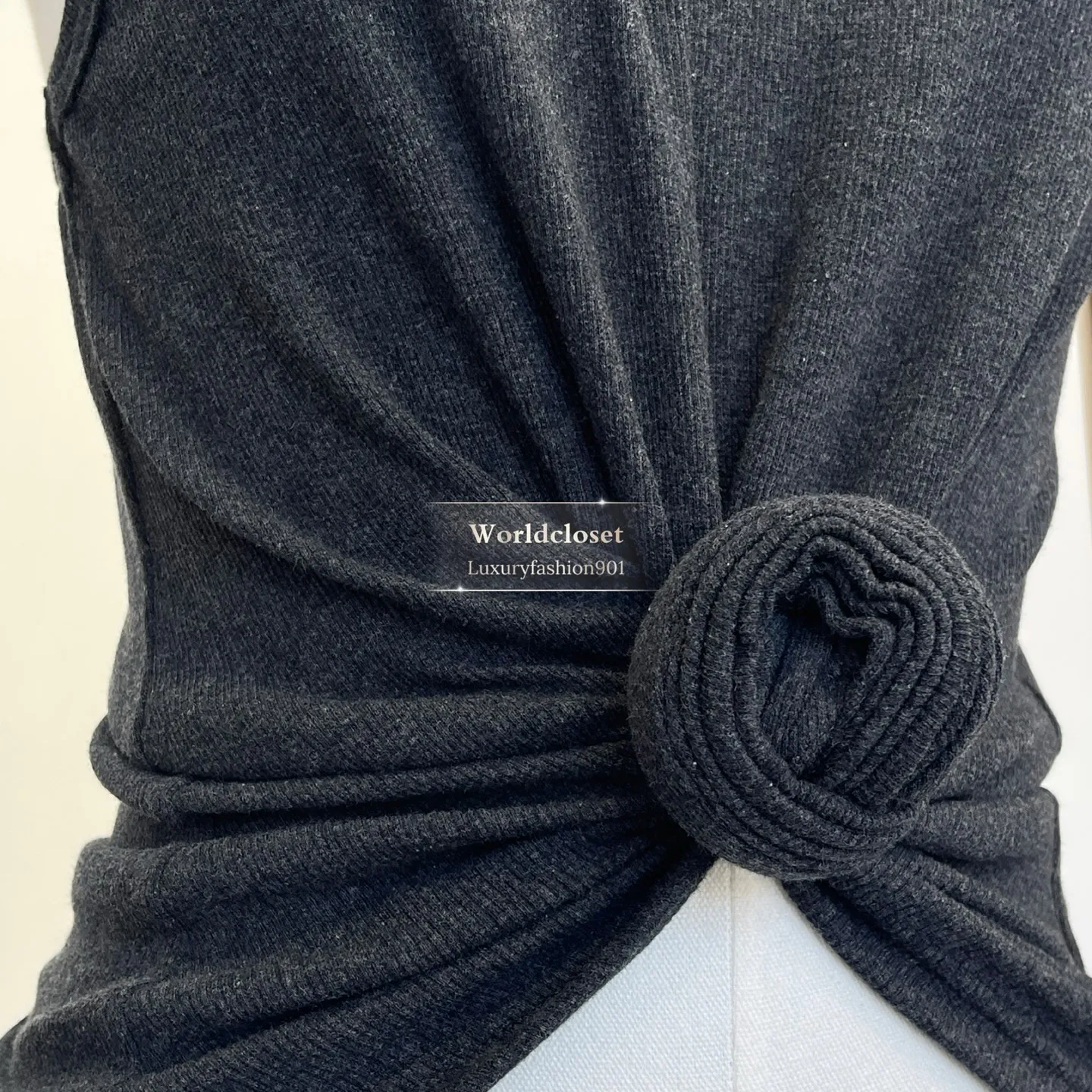 Dark Grey Ribbed Knit Front Twist Knot Sleeveless Racerback Tank Top Streetwear
Dark Grey Ribbed Knit Front Twist Knot Sleeveless Racerback Tank Top Streetwear