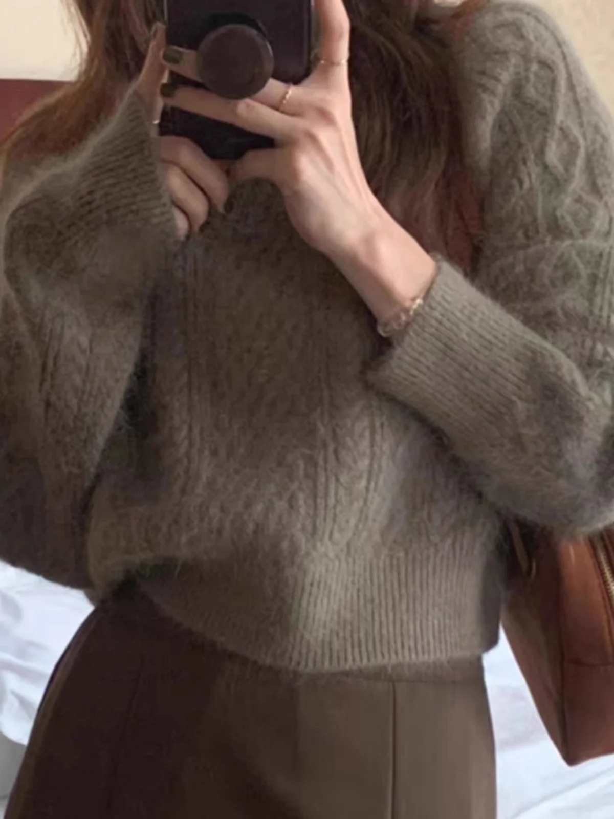 Thickened Autumn Winter Women's Knitted Sweater Twisted Woolen Fashion Outerwear Fake Bear Fur Soft Stylish Commute Style
Thickened Autumn Winter Women's Knitted Sweater Twisted Woolen Fashion Outerwear Fake Bear Fur Soft Stylish Commute Style