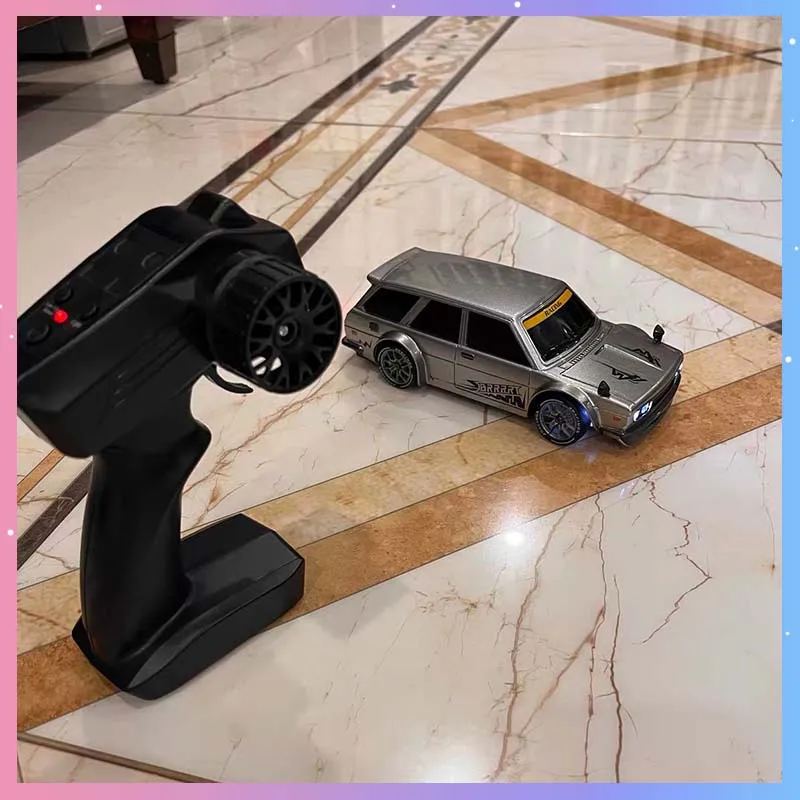RC Car 1:18 Remote Control Car 2.4G High-Speed Desktop Drift Car With LED Taillight Model Vehicle Car Collection Adult Men Gift
RC Car 1:18 Remote Control Car 2.4G High-Speed Desktop Drift Car With LED Taillight Model Vehicle Car Collection Adult Men Gift