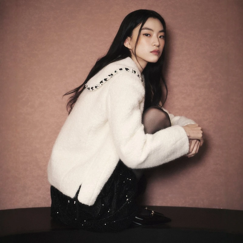 Korean Hand-Knitted Lace Trim Thiened Woolen Coat Fraant Wind High-End Faion ort Outerwear Original Design Long Sve
Korean Hand-Knitted Lace Trim Thiened Woolen Coat Fraant Wind High-End Faion ort Outerwear Original Design Long Sve