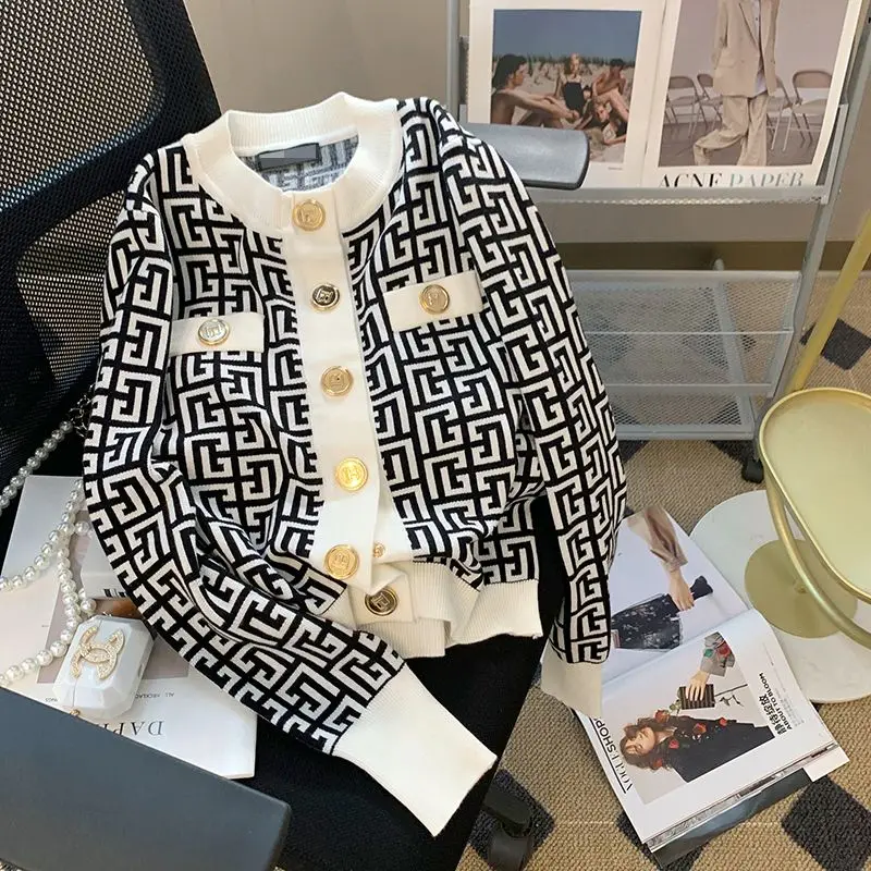 Office Lady Fashion Letter Jacquard Knitted Cardigan Women's Slim O-neck Sweaters Spring Autumn Elegant Button Long Sleeve Tops
Office Lady Fashion Letter Jacquard Knitted Cardigan Women's Slim O-neck Sweaters Spring Autumn Elegant Button Long Sleeve Tops