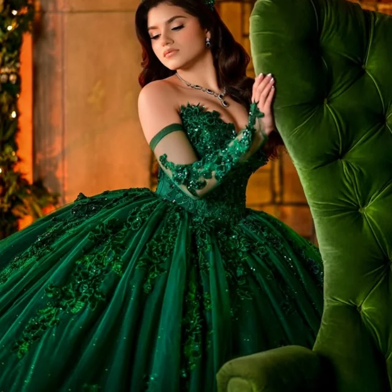 Shiny dark green Quinceanera Dress Crystal Glitter Decal off-shoulder 3D Flower Long tail Vestidos De 15 Quinceanera Customize
Shiny dark green Quinceanera Dress Crystal Glitter Decal off-shoulder 3D Flower Long tail Vestidos De 15 Quinceanera Customize