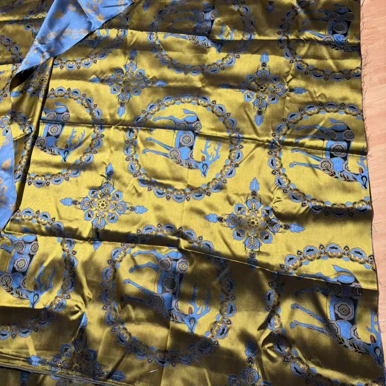 7th-8th century Tang Dynasty Silk Road restored fabric group pair deer 100% silk brocade fabric
7th-8th century Tang Dynasty Silk Road restored fabric group pair deer 100% silk brocade fabric