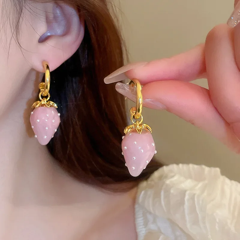 Minar Korean Style Pink Resin Strawberry Drop Earrings Simulated Pearl C Shape Simulation Fruit Earring for Women Party Jewelry
Minar Korean Style Pink Resin Strawberry Drop Earrings Simulated Pearl C Shape Simulation Fruit Earring for Women Party Jewelry