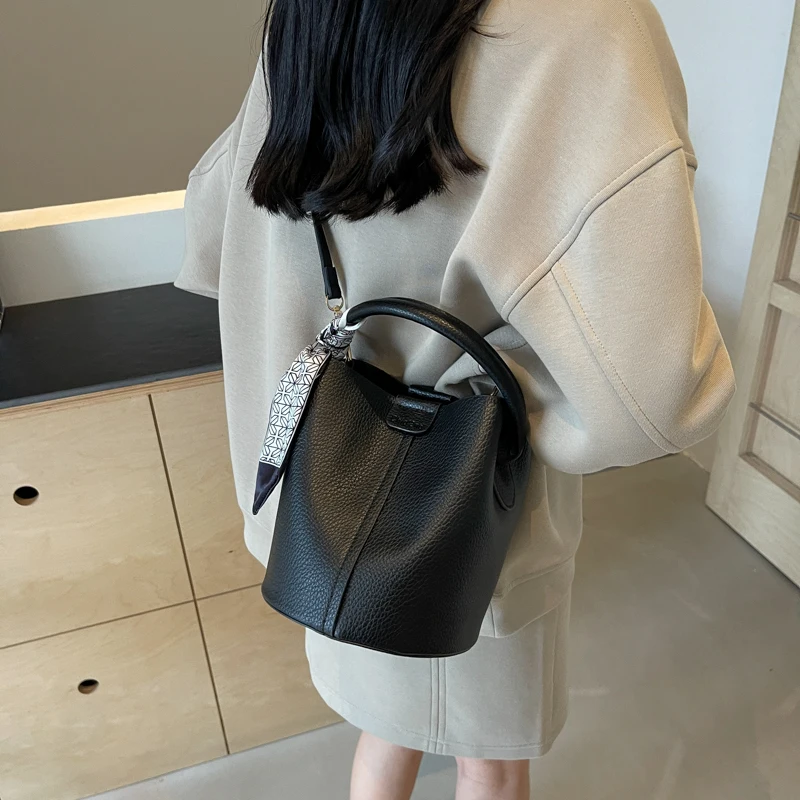 2025 New Solid Color Bucket Bag for Women, Fashion Top-Handle Shoulder Crossbody Bag, Chic Minimalist Purse, Versatile
2025 New Solid Color Bucket Bag for Women, Fashion Top-Handle Shoulder Crossbody Bag, Chic Minimalist Purse, Versatile