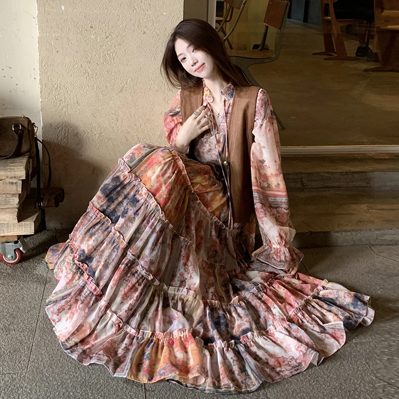 Макси-платье с принтом в стиле ретро и объемным подолом. Длинная юбка большого размера. Винтажная длинная юбка свободного покроя с высокой талией.
Макси-платье с принтом в стиле ретро и объемным подолом. Длинная юбка большого размера. Винтажная длинная юбка свободного покроя с высокой талией.