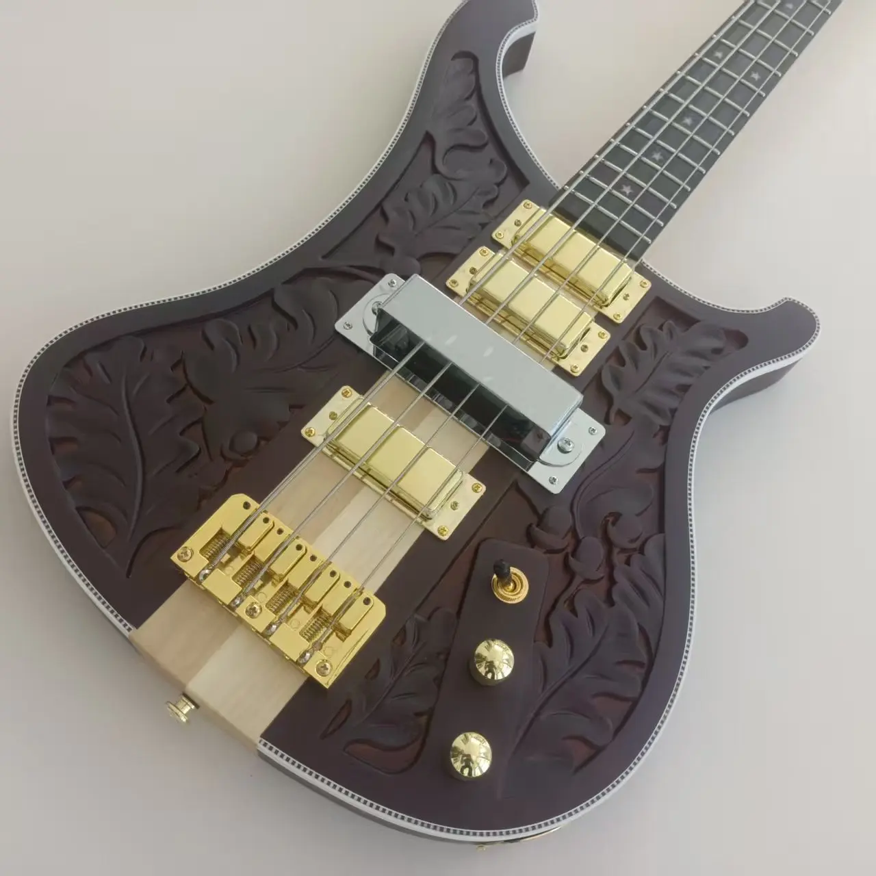 4 String Neck Thru Bass Guitar Carved Body Ebony Fingerboard Electric Bass Gold Hardware
4 String Neck Thru Bass Guitar Carved Body Ebony Fingerboard Electric Bass Gold Hardware
