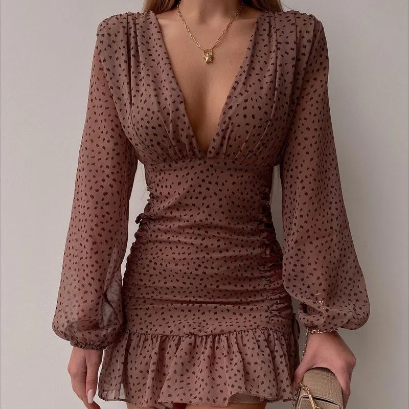 2024 Europe and The United States New Women's Temperament Elegant Waist Print V-neck Sexy Skirt Chiffon Slim Elegant Dress
2024 Europe and The United States New Women's Temperament Elegant Waist Print V-neck Sexy Skirt Chiffon Slim Elegant Dress